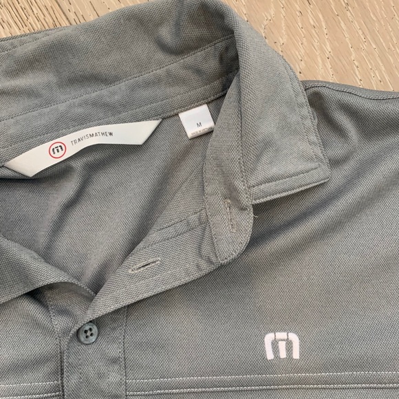 WORN ONCE MENS TRAVIS MATTHEW POLO-PELICAN EDITION - Picture 2 of 3